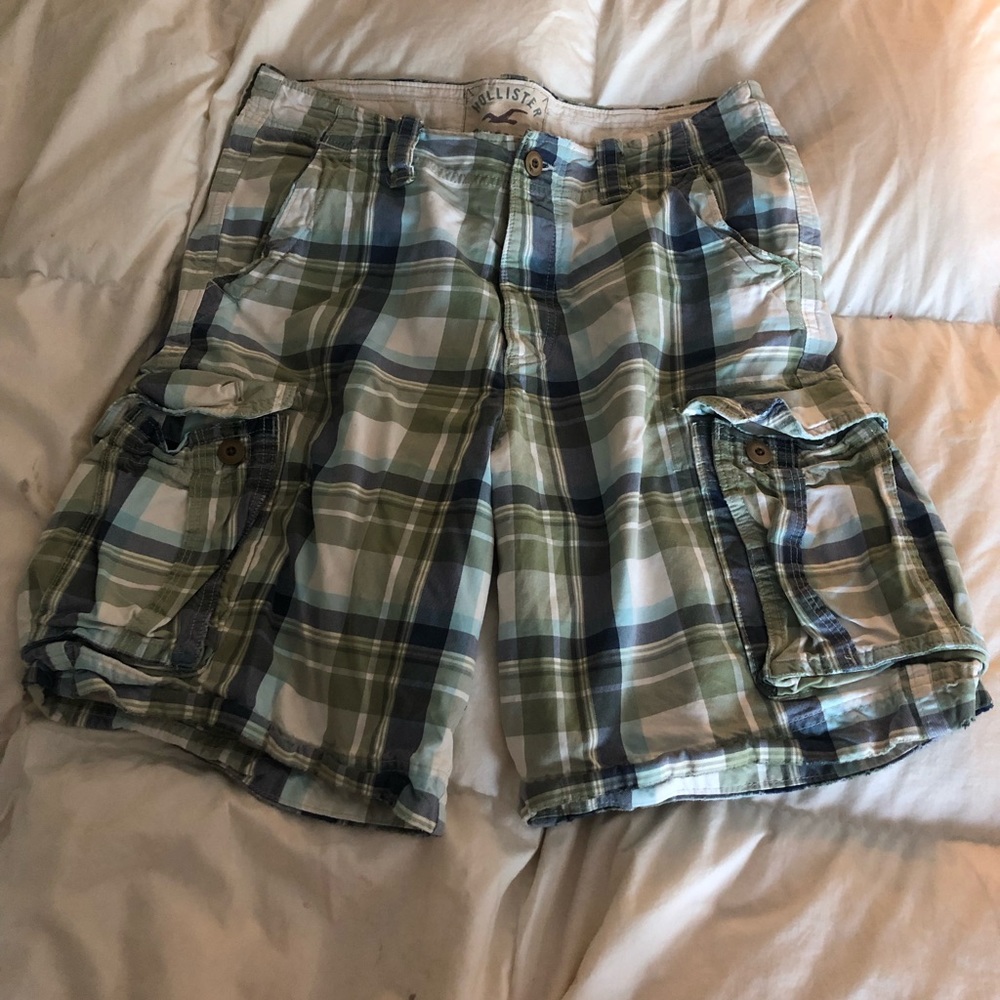 Men’s Hollister green and blue plaid Cargo shorts.